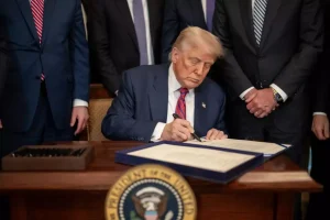 Trump’tan İran’a Yönelik Yeni Gümrük Vergisi