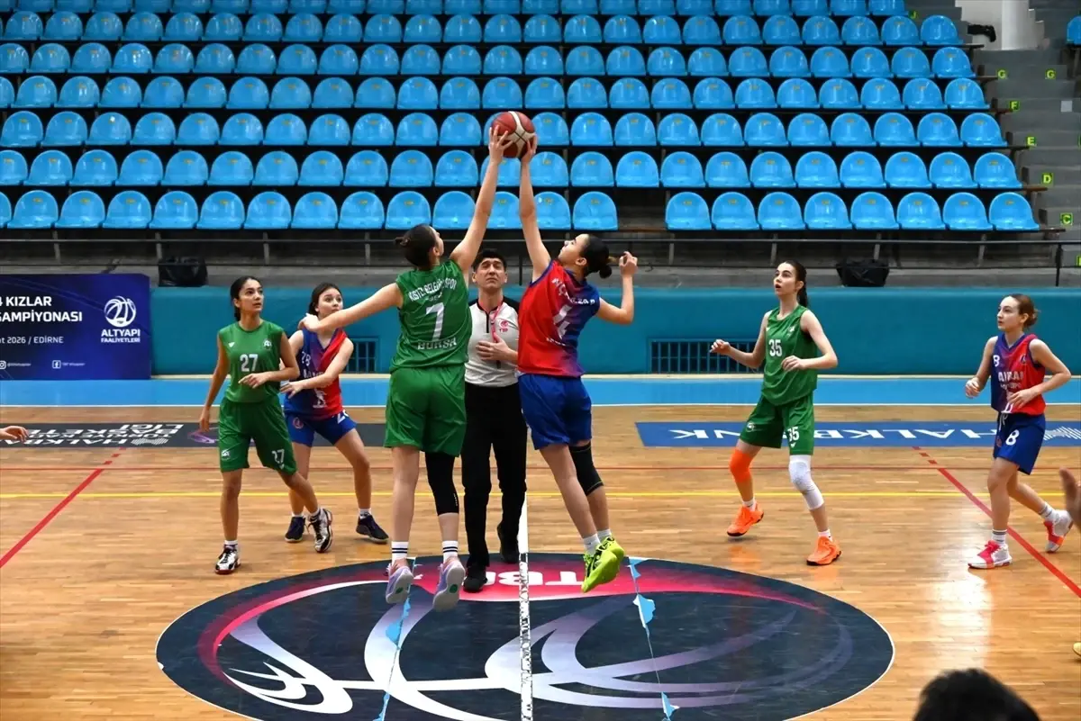 U-14 Kızlar Basketbol Şampiyonası Devam Ediyor