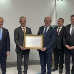 Ulaştırma ve Altyapı Bakanı Uraloğlu, Deprem Şehitliğinde Dua Etti ve Projeleri Tanıttı