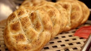 Ustalar, Ramazan pidesini iftara yetiştirmek için yoğun mesai harcıyor