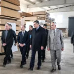 Vali Çiftçi Oltu’daki Mobilya Tesisini Ziyaret Etti