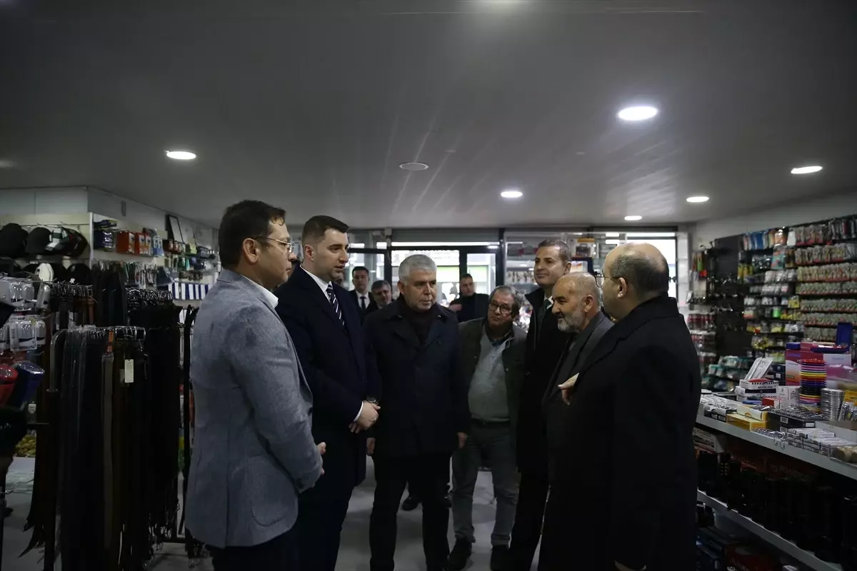 Vali Ustaoğlu Sındırgı’da Depremzedeleri Ziyaret Etti