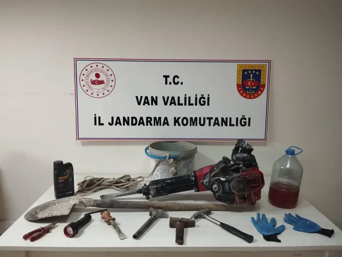 Van’da Kaçak Tarihi Eser Kazısı: 4 Şüpheli Yakalandı