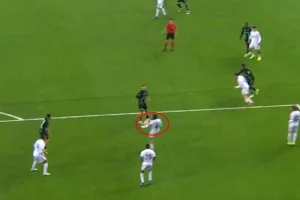 VAR devreye girdi ve penaltı! Kocaelispor-Beşiktaş maçında ilk gol geldi