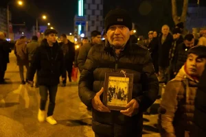 Yerlikaya, Depremin Yıl Dönümünde Sessiz Yürüyüşe Katıldı