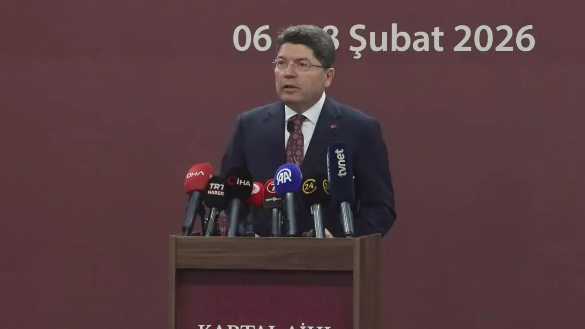 Yılmaz Tunç’tan Anayasa ve Dolandırıcılık Uyarısı