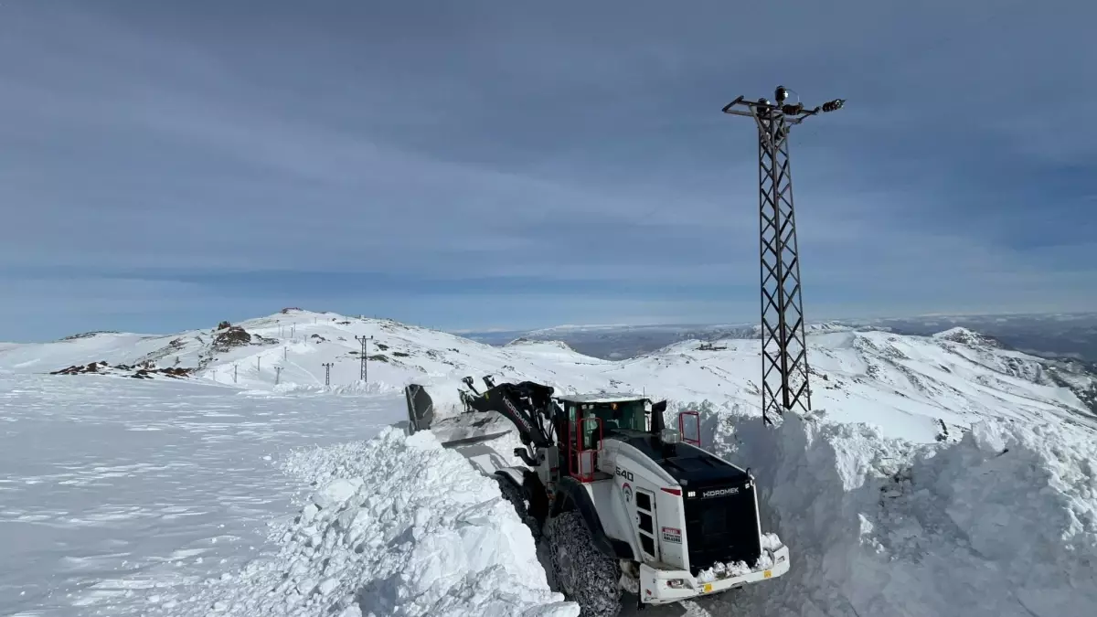 Yüksekova’da Kar Mücadelesi