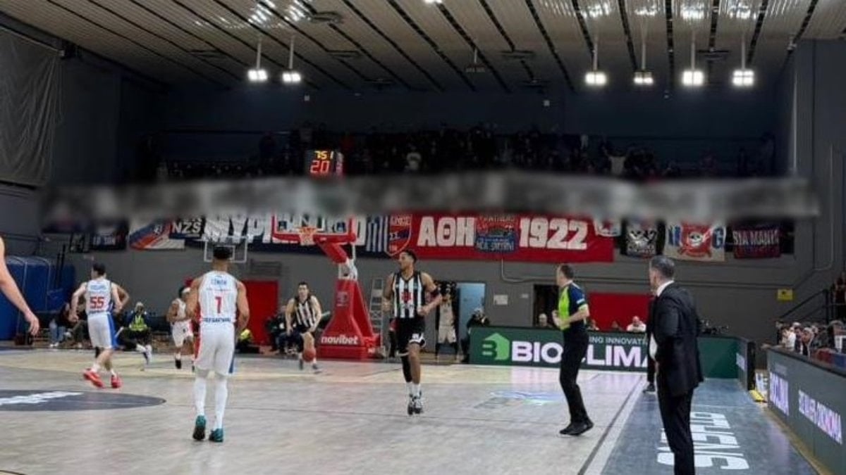 Yunan taraftarların Beşiktaş maçında açtığı ırkçı pankartın cezası belli oldu
