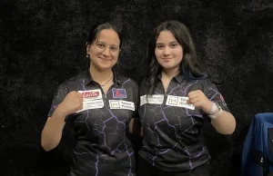 Zehra ve Ayşegül’den Dart Şampiyonluğu