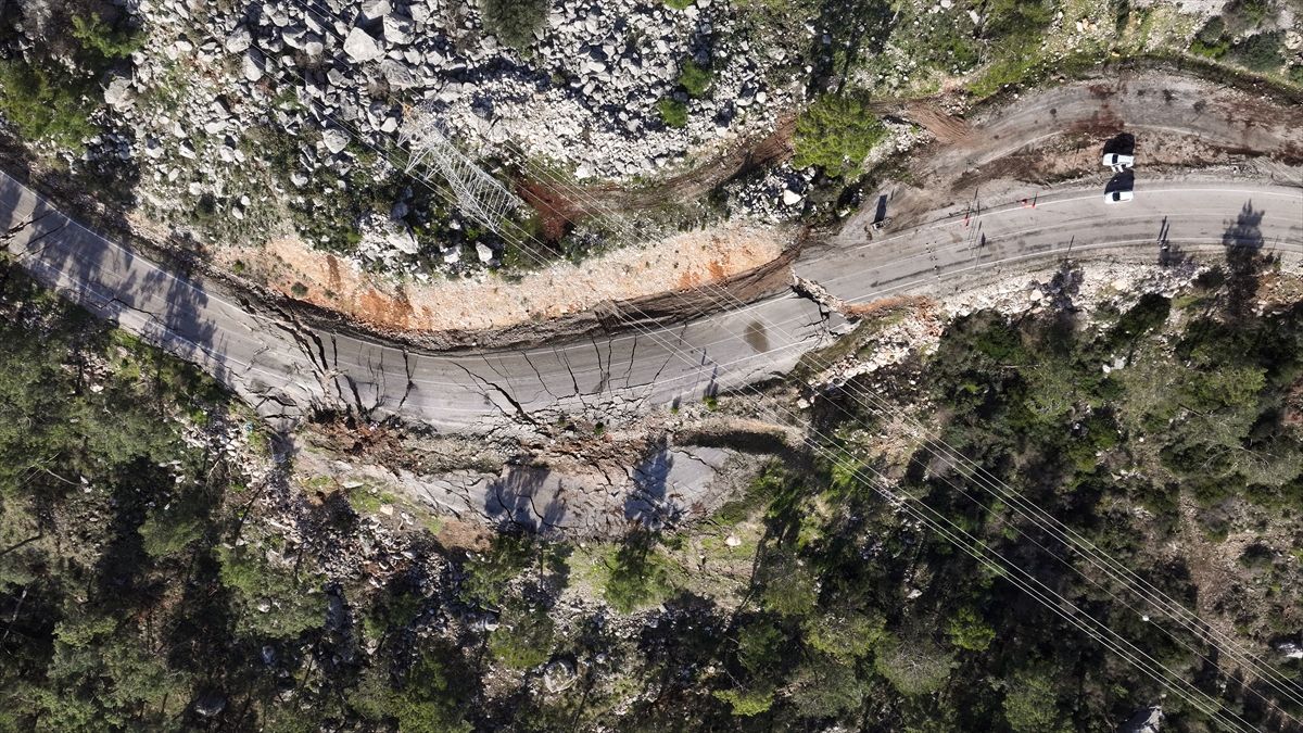Antalya’da Yol Çökmesi ve Heyelan