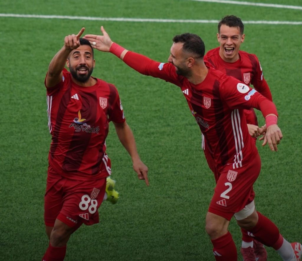 Ayvalıkgücü Şampiyonluk Yarışında