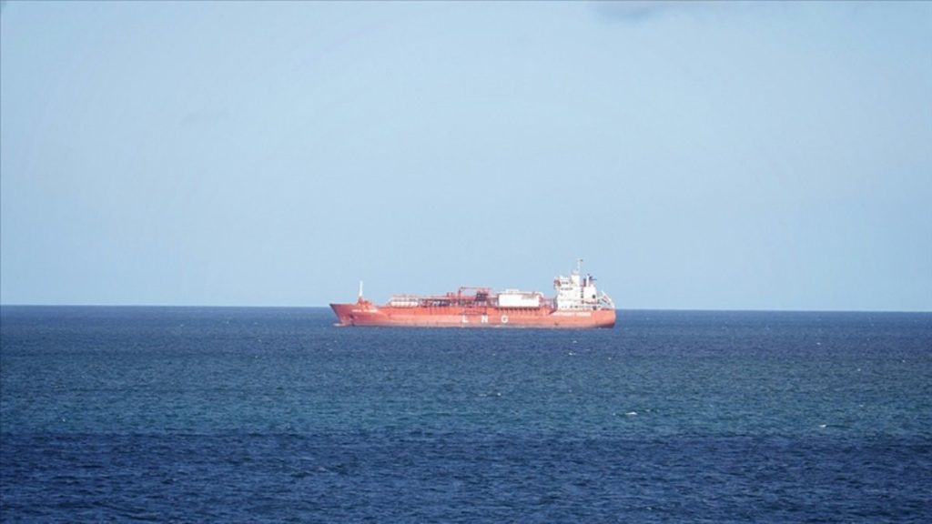 İran, Hürmüz Boğazı’nı kapattı: Petrol piyasalarından sert yanıt bekleniyor