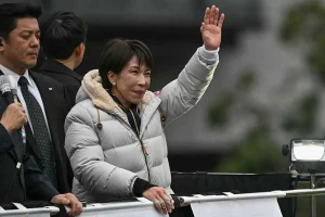 Japonya’nın ilk kadın başbakanı, ülkedeki en büyük seçim zaferini kazandı