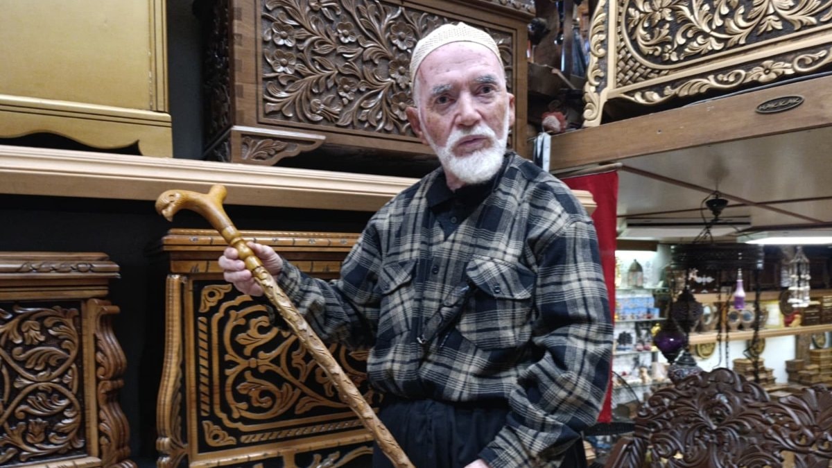 Kahramanmaraş’ta 49 yıllık oymacı, sandık geleneğini yaşatıyor