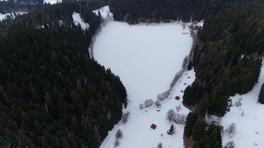 Karagöl Buzla Kaplandı