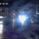 Kurye ile hafif ticari aracın çarpıştığı kaza kamerada; 1 yaralı