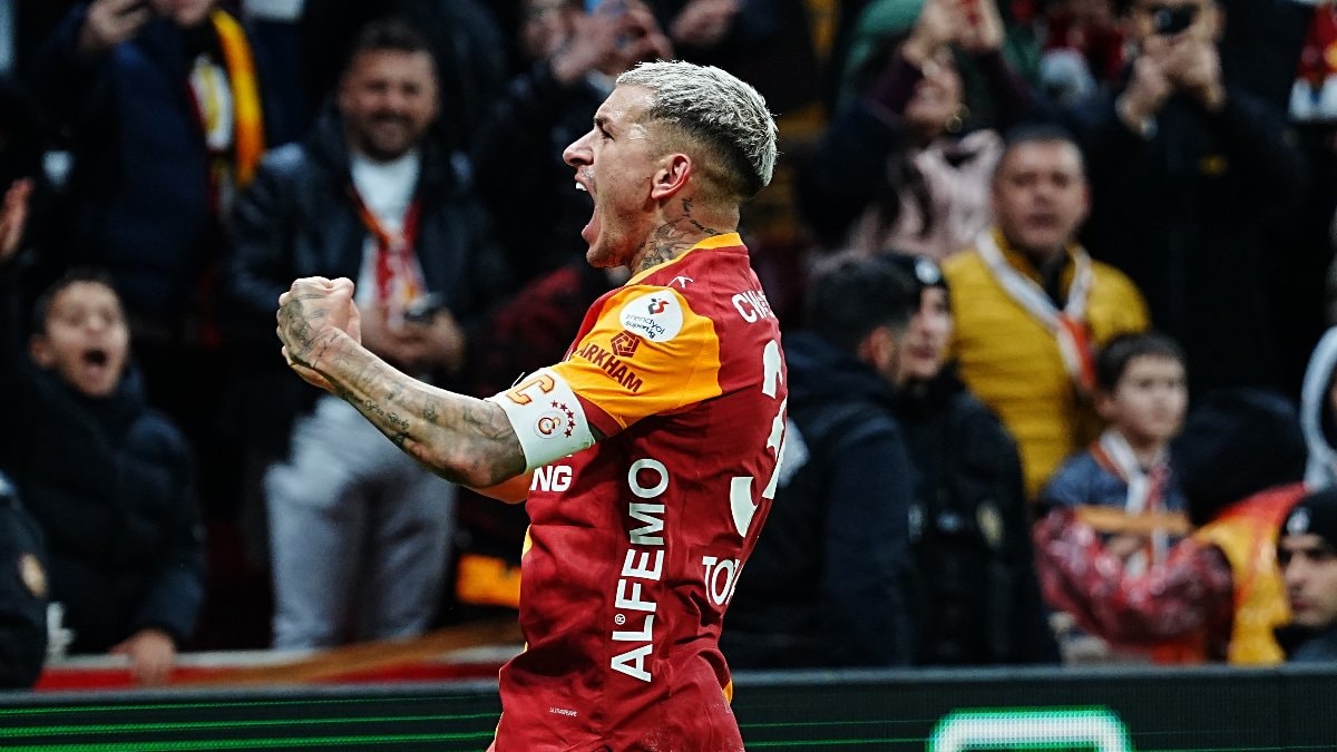 Lucas Torreira, kaptan olarak sahaya çıktı