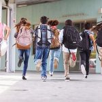 Okullar tatilde çocuklar sohbette