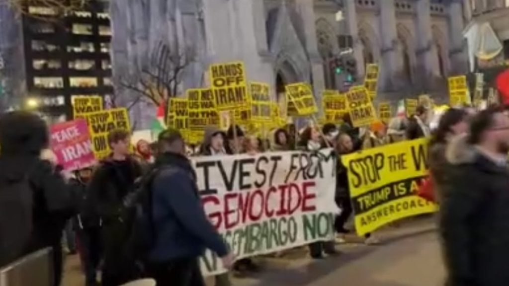 ABD ve İsrail’in saldırıları New York’ta protesto edildi