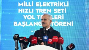 Abdulkadir Uraloğlu duyurdu: Türkiye’nin yerli ve milli hızlı treni raylara indirildi