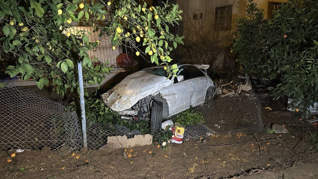 Adana’da Feci Kaza: Genç Sürücü Hayatını Kaybetti