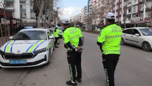 Adana’da Yayalara Yol Vermeyen 38 Sürücüye Ceza