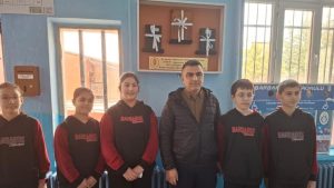 Afyonkarahisar’da öğretmen ve öğrenciler, 3 bakkalın veresiye defterini kapattı