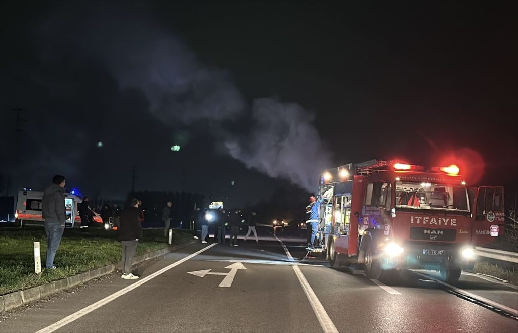 Akyazı’da Yangın: Otomobil Kül Oldu