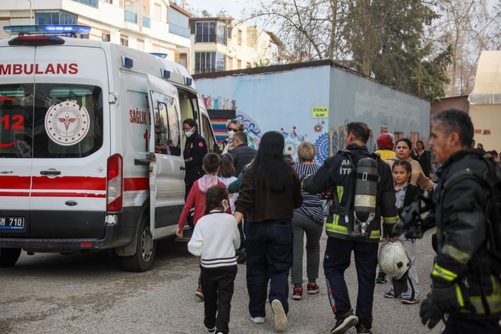 Antalya’da Okulda Yangın Çıktı
