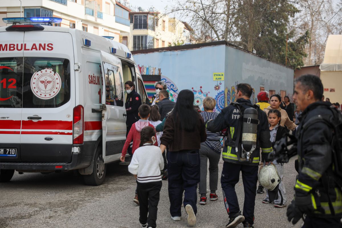 Antalya’da Okulda Yangın Çıktı