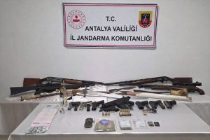 Antalya’da Uyuşturucu ve Silah Operasyonu