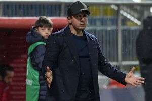 Ayrılık adım adım yaklaşıyor! Emre Belözoğlu’nun Kasımpaşa’sı 48 dakika 10 kişi oynayan rakibine de kaybetti