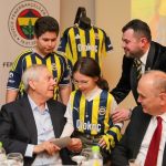 Aziz Yıldırım iftarını Fenerbahçeliler ile yaptı