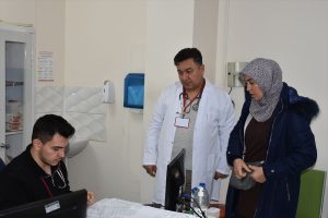 Baba-Oğul Doktorlar Sandıklı’da Hizmet Veriyor