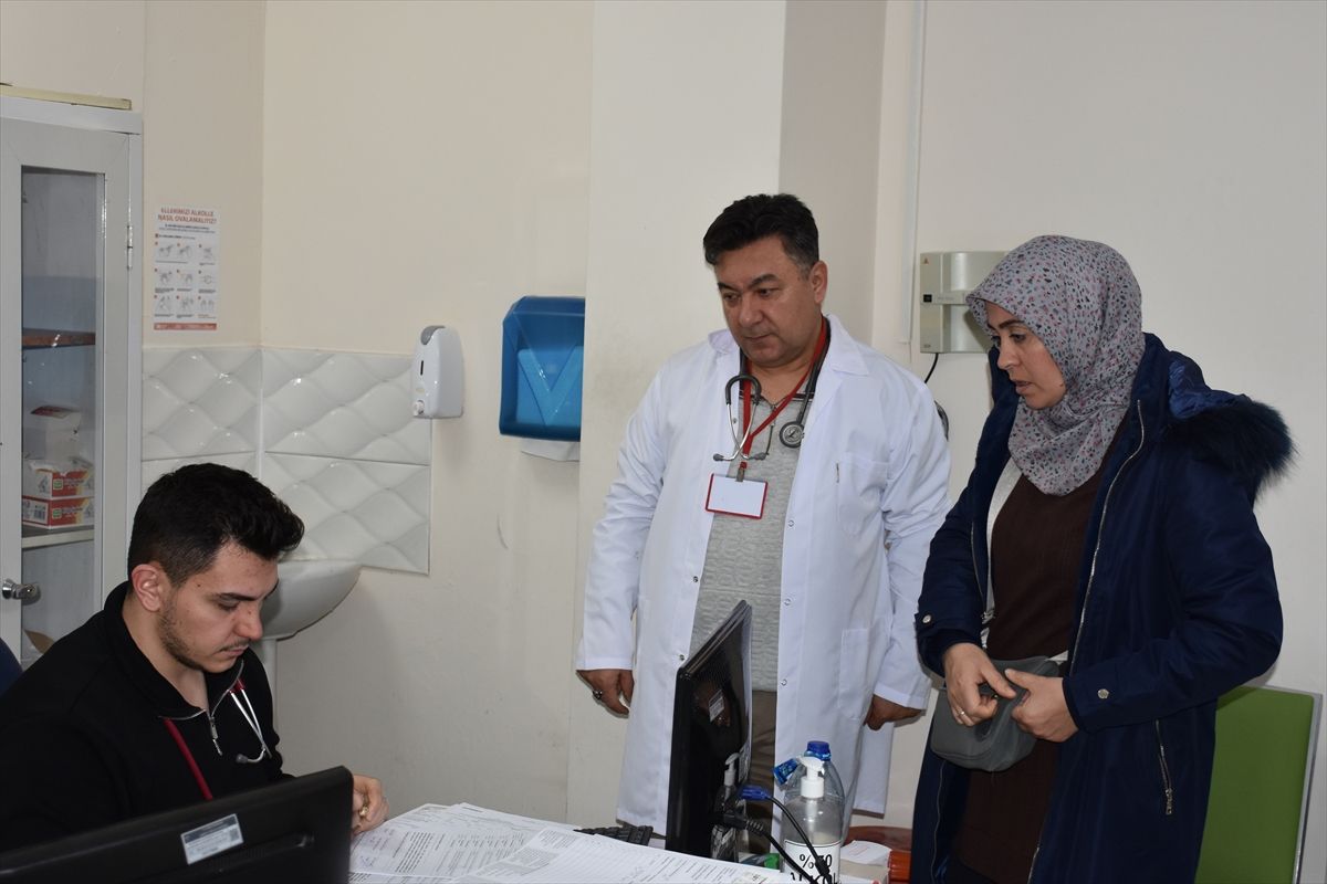 Baba-Oğul Doktorlar Sandıklı’da Hizmet Veriyor