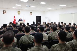 Bakan Güler, Mehmetçiklerle Buluştu