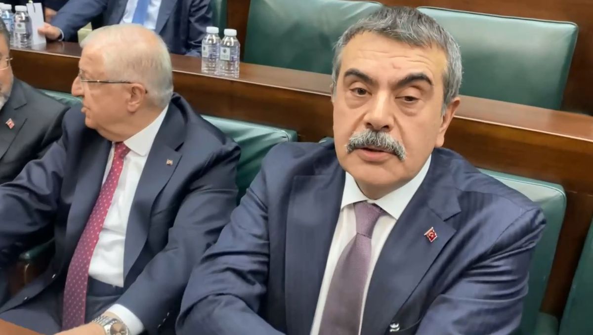 Bakan Tekin’den Özel’e sert eleştiri