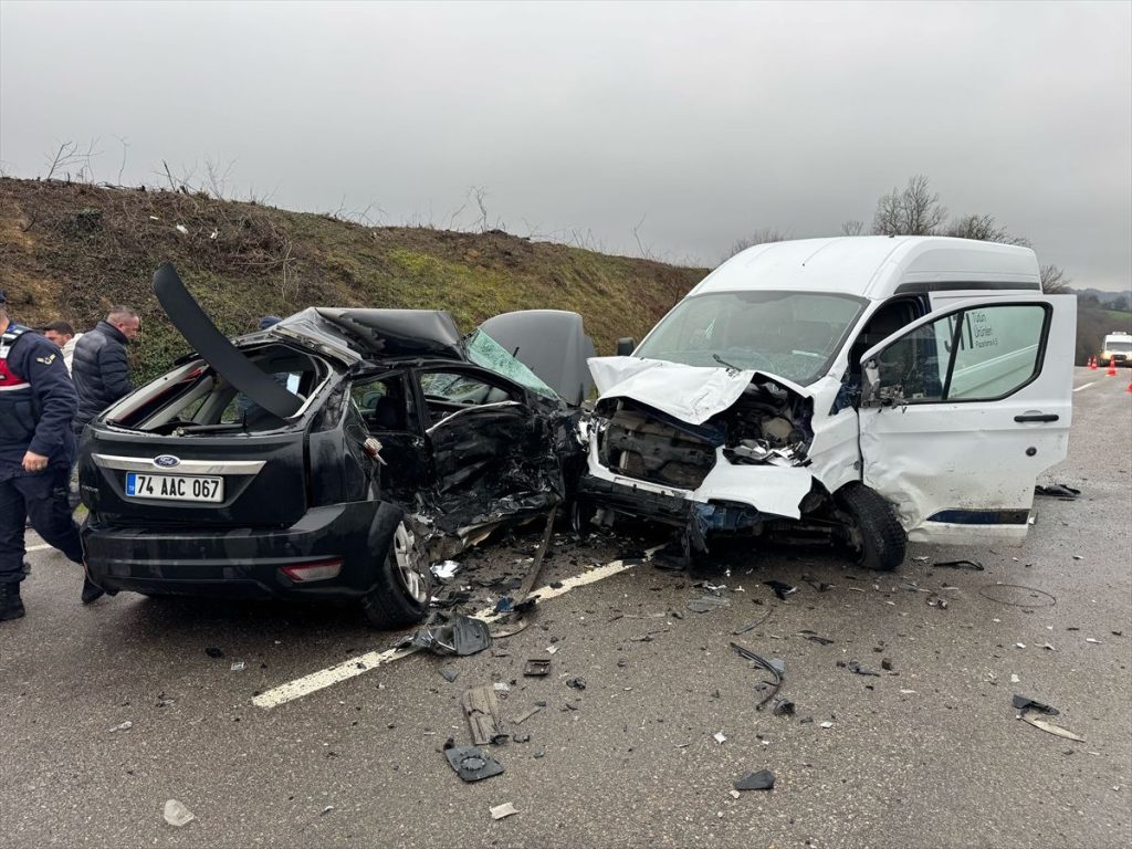 Bartın’da Trafik Kazası: Polis Memuru Hayatını Kaybetti
