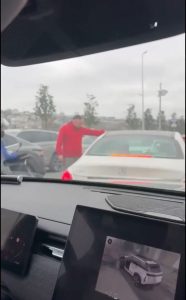 Bebek’te Trafiği Kesip Dans Eden Kadın Gözaltına Alındı