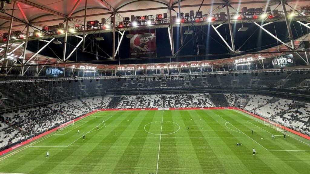 Beşiktaş’tan Galatasaray derbisi öncesi zemin açıklaması