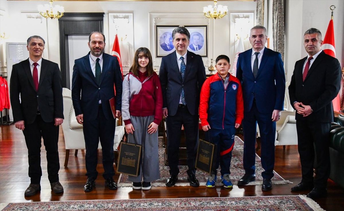 Bilinçli Tüketici Yarışmasında Ödüller Dağıtıldı