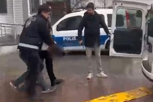 ‘Birini bıçaklamam lazım’ diyerek evden çıktı, genç kızın kabusu oldu