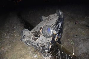 Boyabat’ta Otomobil Su Kanalına Devrildi: 2 Yaralı
