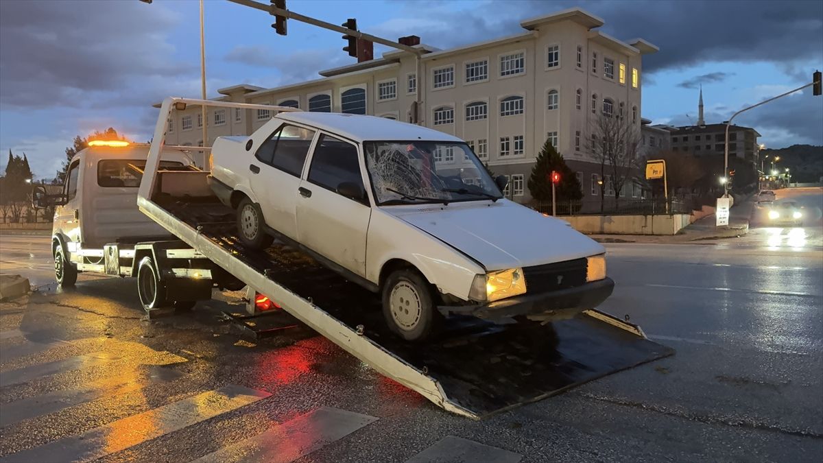 Burdur’da Yaya Araç Çarpması: 1 Yaralı