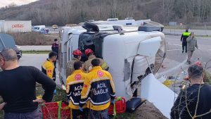 Bursa’da Beton Tankeri Devrildi: Sürücü Yaralı