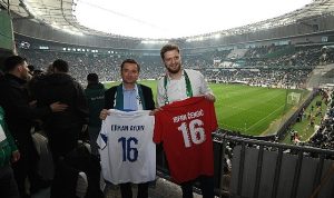 Bursaspor Tribünlerinde Kardeşlik ve Coşku Bir Arada