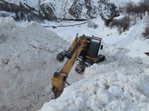 Çatak’ta Çığla Mücadele Devam Ediyor