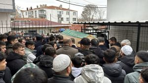 Cenazeye Cezaevindeki Baba Katıldı
