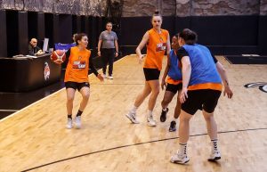 ÇİMSA ÇBK Mersin Yarı Finale Koşuyor