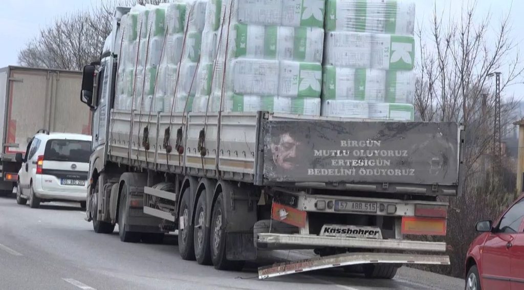 Çorum’da Minibüs-TIR Kazasında 3 Yaralı